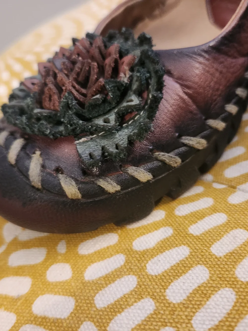 L'Artiste Hibiscae Mary Jane Flats w/ Floral Applique. US Size 7 - Picture 9 of 15